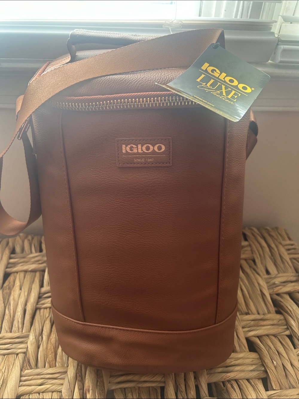 Igloo Luxe Brown Wine Cooler Shoulder Bag brand new with tags